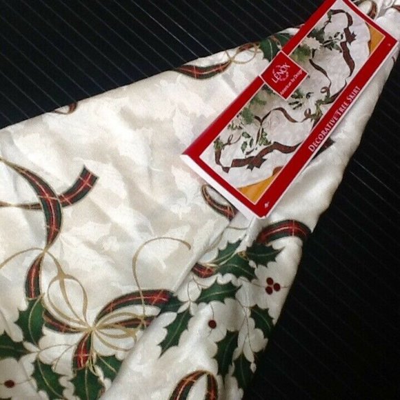 brand new Lenox Christmas Holiday Nouveau Damask approx. 60" Round Tree Skirt - Picture 5 of 12